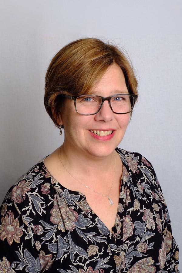 Teri Mortel's headshot